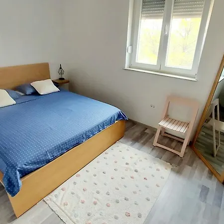 Apartment Pine *